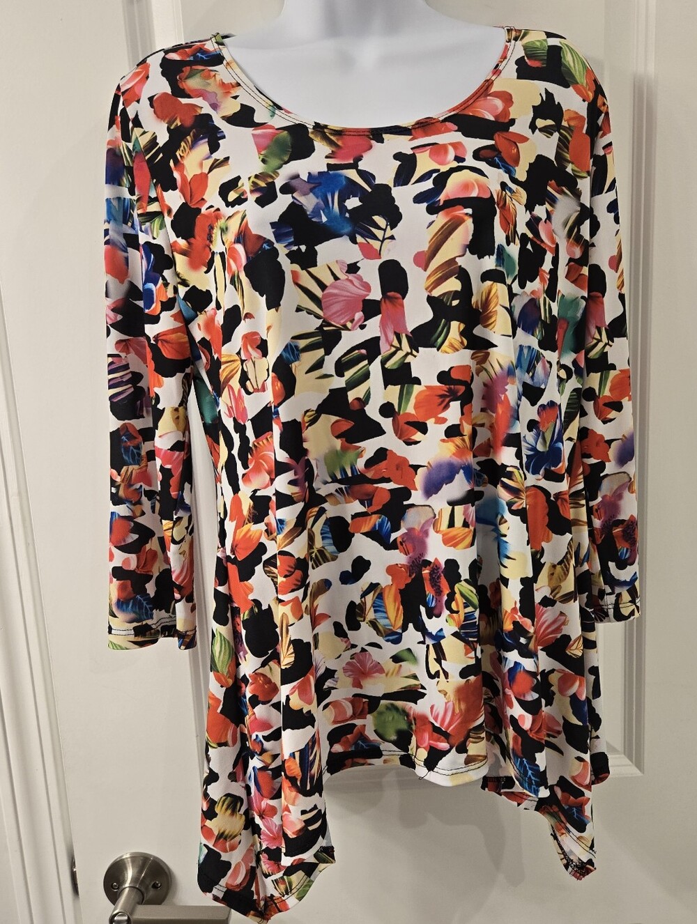 Women’s Multicolor Scoop Neck Long-Sleeve Top-Medium